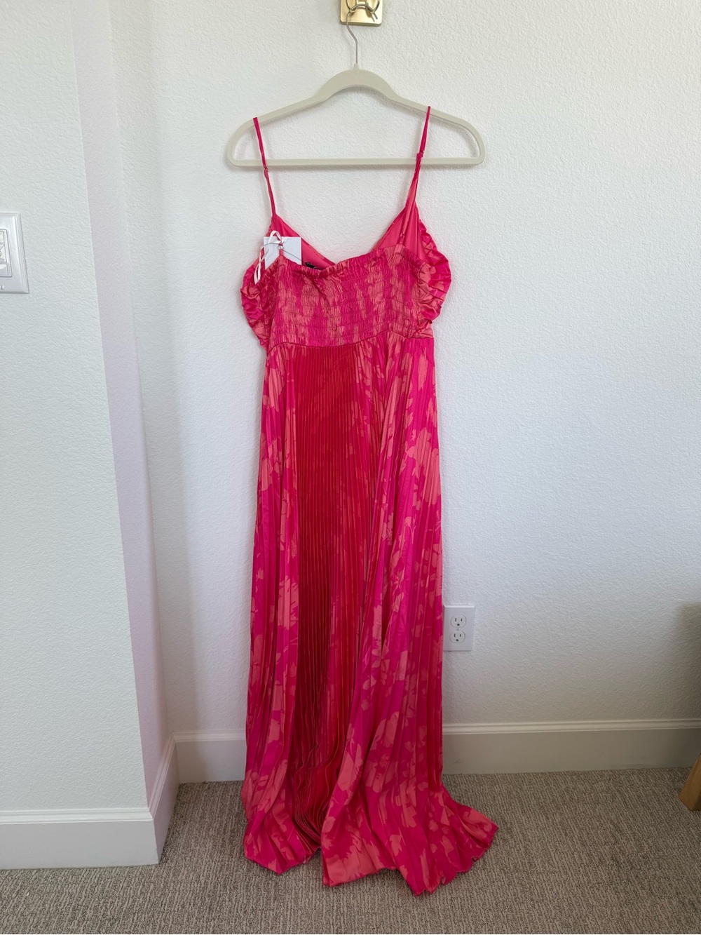 Vici soraya Women’s Pink Floral Pleated Spaghetti-Strap Maxi Dress - Picture 3 of 5